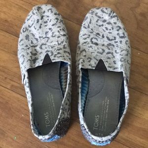 Toms Cheetah print size 7.5